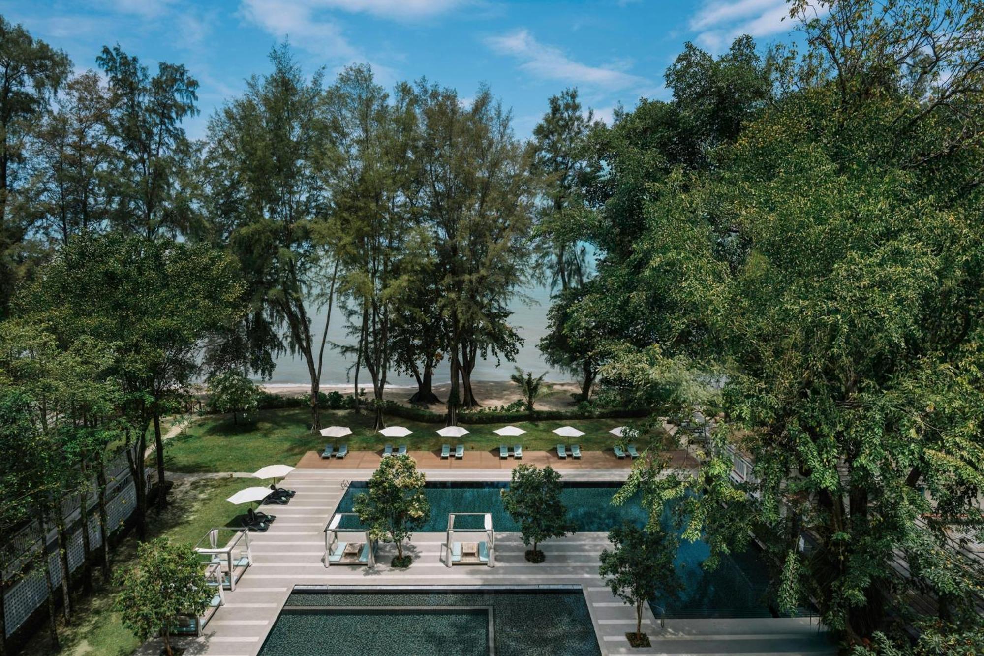 Staying In Batu Ferringhi Beach: 5 Romantic Hotels Compared