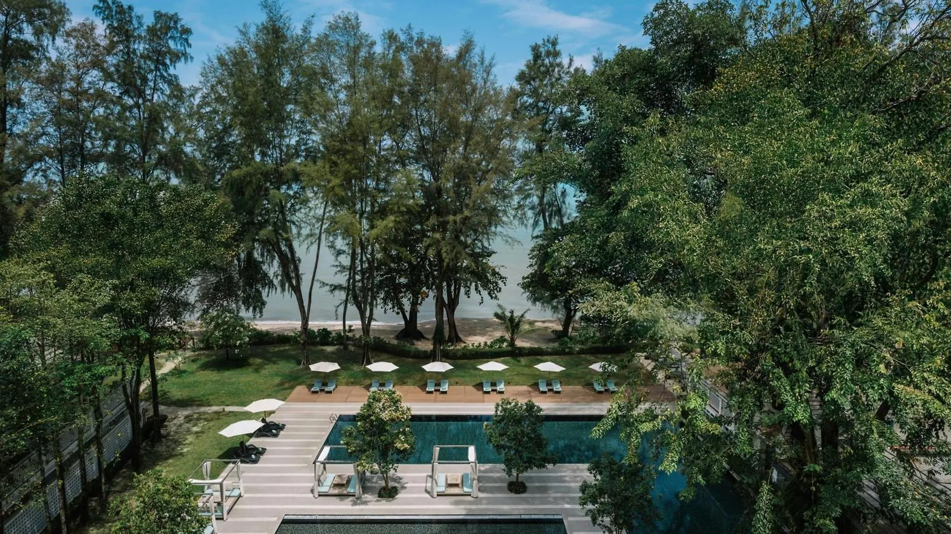 Staying In Batu Ferringhi Beach: 5 Romantic Hotels Compared